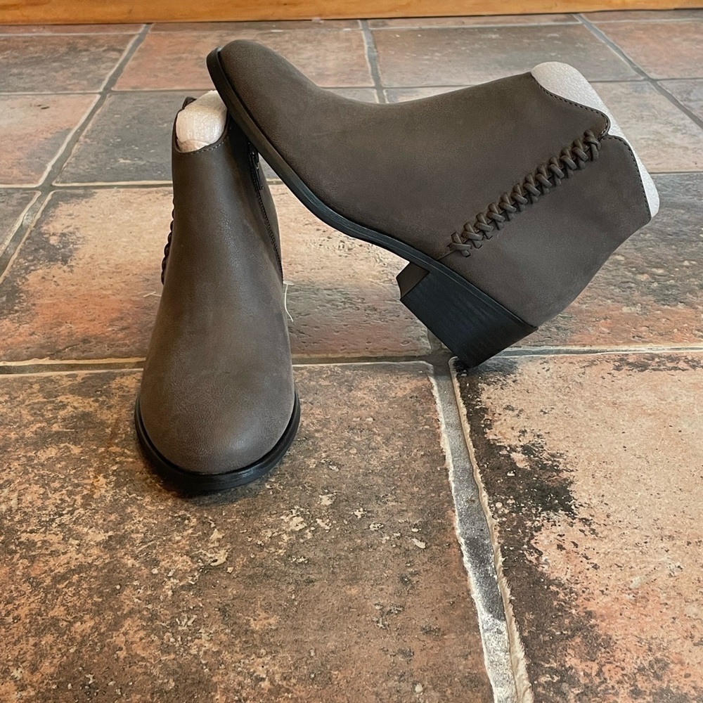 Mia Jaice Heeled Ankle Lasso Bootie Leather  Women’s 6 New
